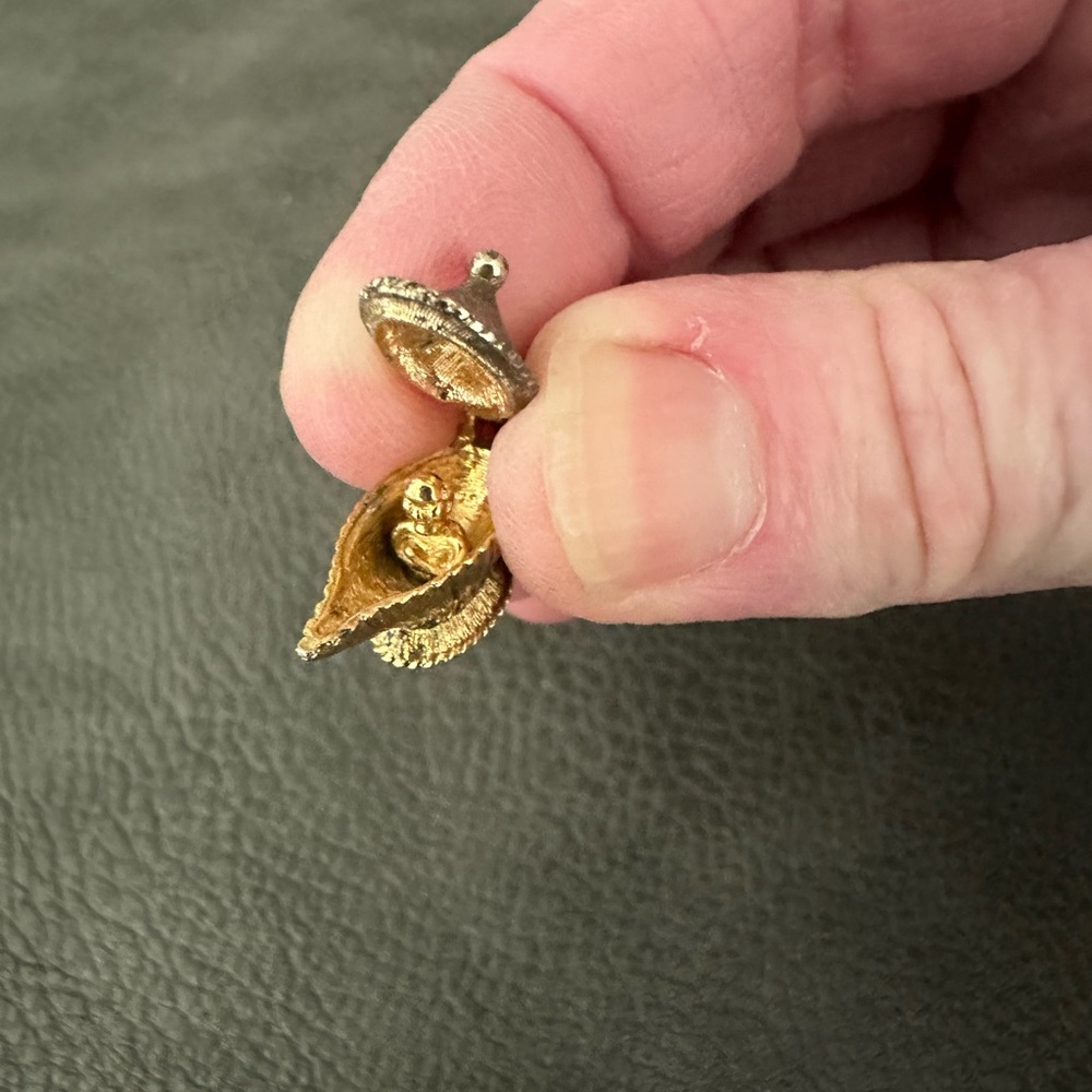 Genie in a lamp charm